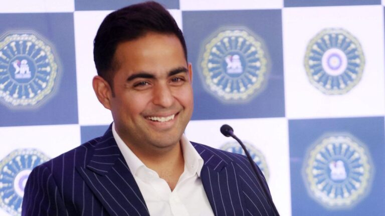 Akash Ambani Bald Look: ముఖేష్ అంబానీ వల్ల కాలేదు గాని.. అర్జెంటుగా ఆకాష్ అంబానీకి న్యూజన్ గోల్డ్ ఇప్పించాలి..