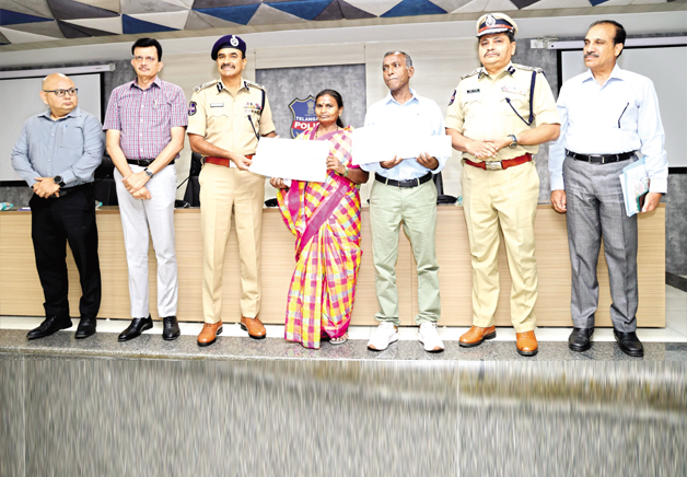 మావోయిస్టు అగ్రనేత నరహరి లొంగుబాటు – విశాలాంధ్ర