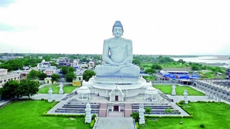 ‘అమరావతి’ వైపు చూడని టాలీవుడ్!