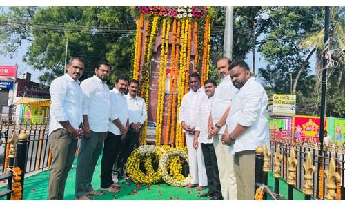 అమరవీరుల స్తూపం వద్ద నివాళులర్పించిన మంత్రి అడ్లూరి