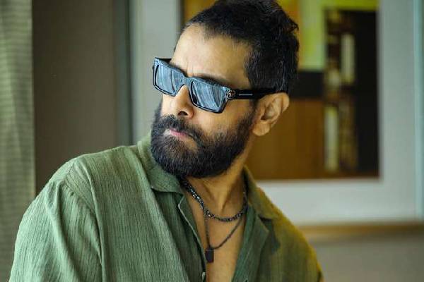విక్రమ్ ప్రాఫిట్ షేరింగ్ మోడల్లో పనిచేస్తున్నాడు