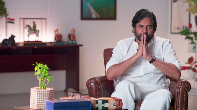 హుటాహుటిన ముంబై ఆసుపత్రికెళ్లిన డిప్యూటీ సీఎం పవన్ కళ్యాణ్..ఆందోళనలో ఫ్యాన్స్..
