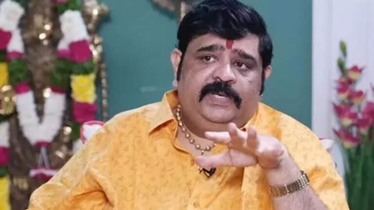 వేణు స్వామి పొట్టలో అమ్మవారు.. మందు తాగుతున్నాడు..