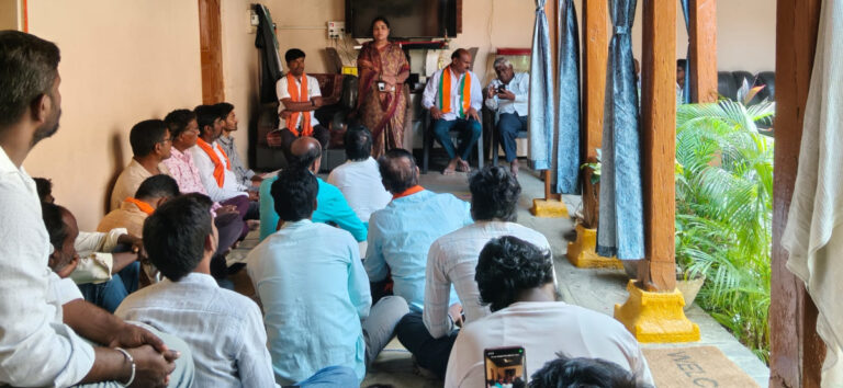 పార్టీ బలోపేతానికి కృషి చేయాలి: మాజీ ఎమ్మెల్యే