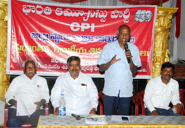 మతాలు, ప్రాంతాల మధ్య చిచ్చు పెడుతున్న బీజేపీ