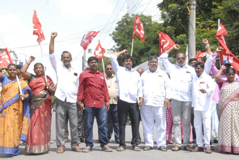 ప్రధాని నరేంద్రమోదీ రాజీనామా చేయాలి