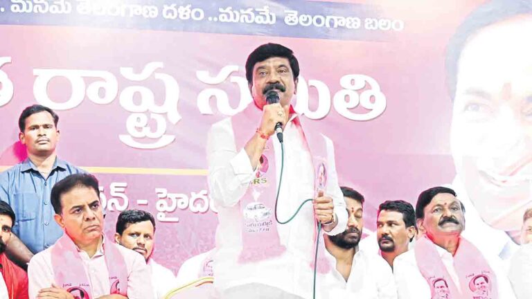పదవులు, నిధులిస్తే గుండెలపై తన్నిండు