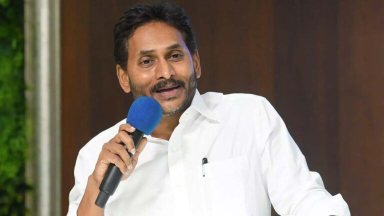 బెడ్ రూమ్ మచిలీపట్నంలో.. బాత్రూం విజయవాడలో.. హాల్ గుంటూరులో.. ఇది జగన్ మావిగన్