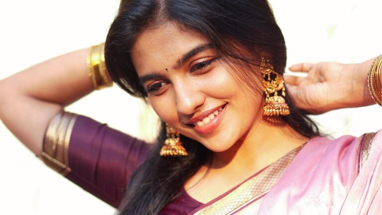 మమిత బైజు మూడు భాషల్లో 3 వారాల్లో 3 విడుదలలకు సెట్